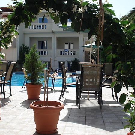 Akatos Hotel Agia Marina エクステリア 写真