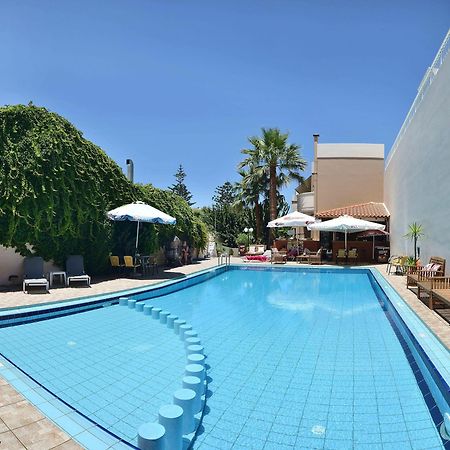 Akatos Hotel Agia Marina エクステリア 写真