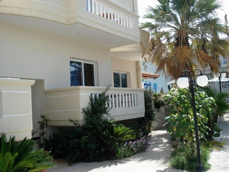 Akatos Hotel Agia Marina エクステリア 写真