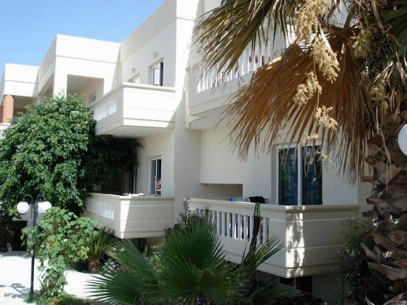 Akatos Hotel Agia Marina エクステリア 写真