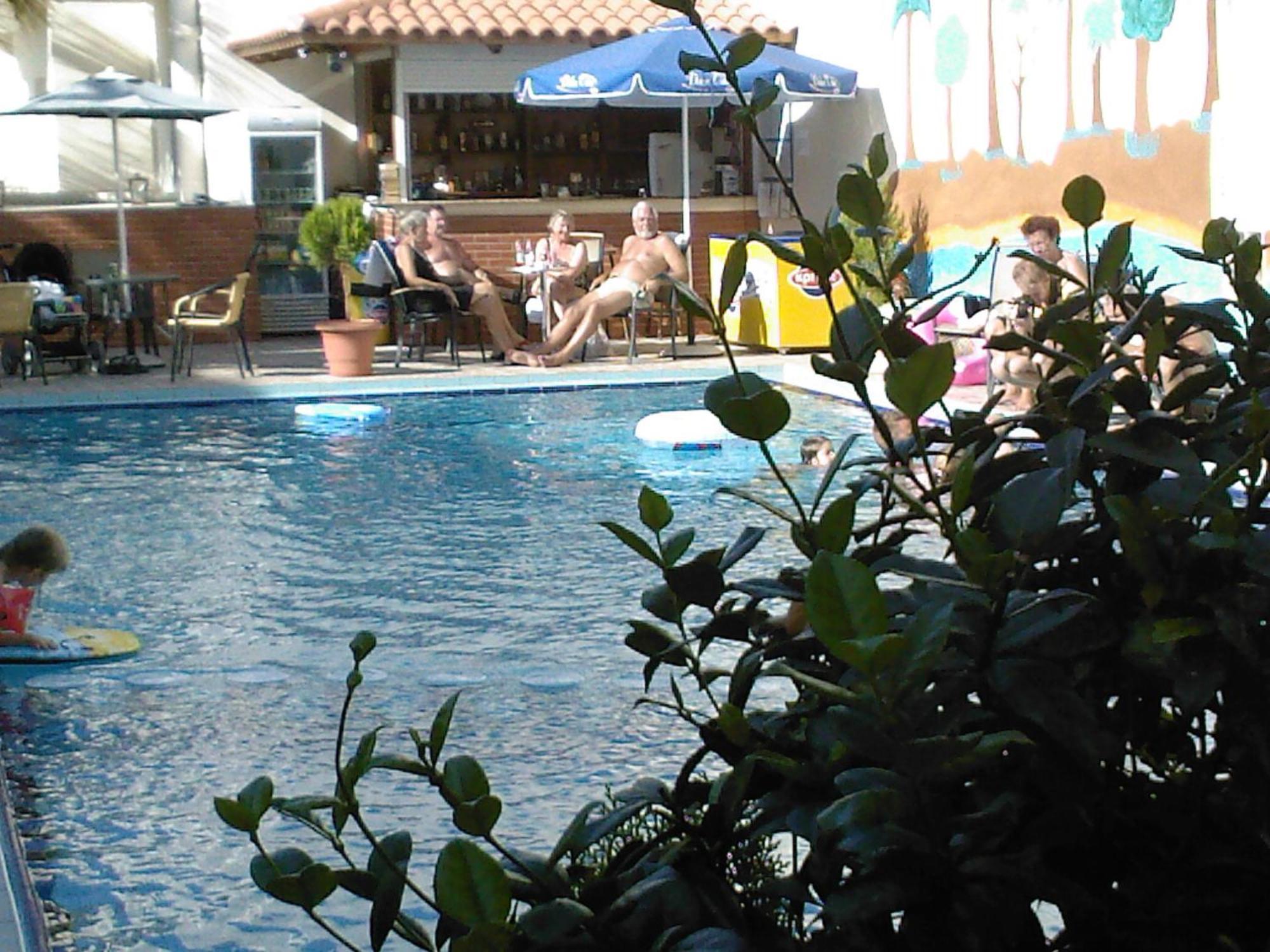 Akatos Hotel Agia Marina エクステリア 写真