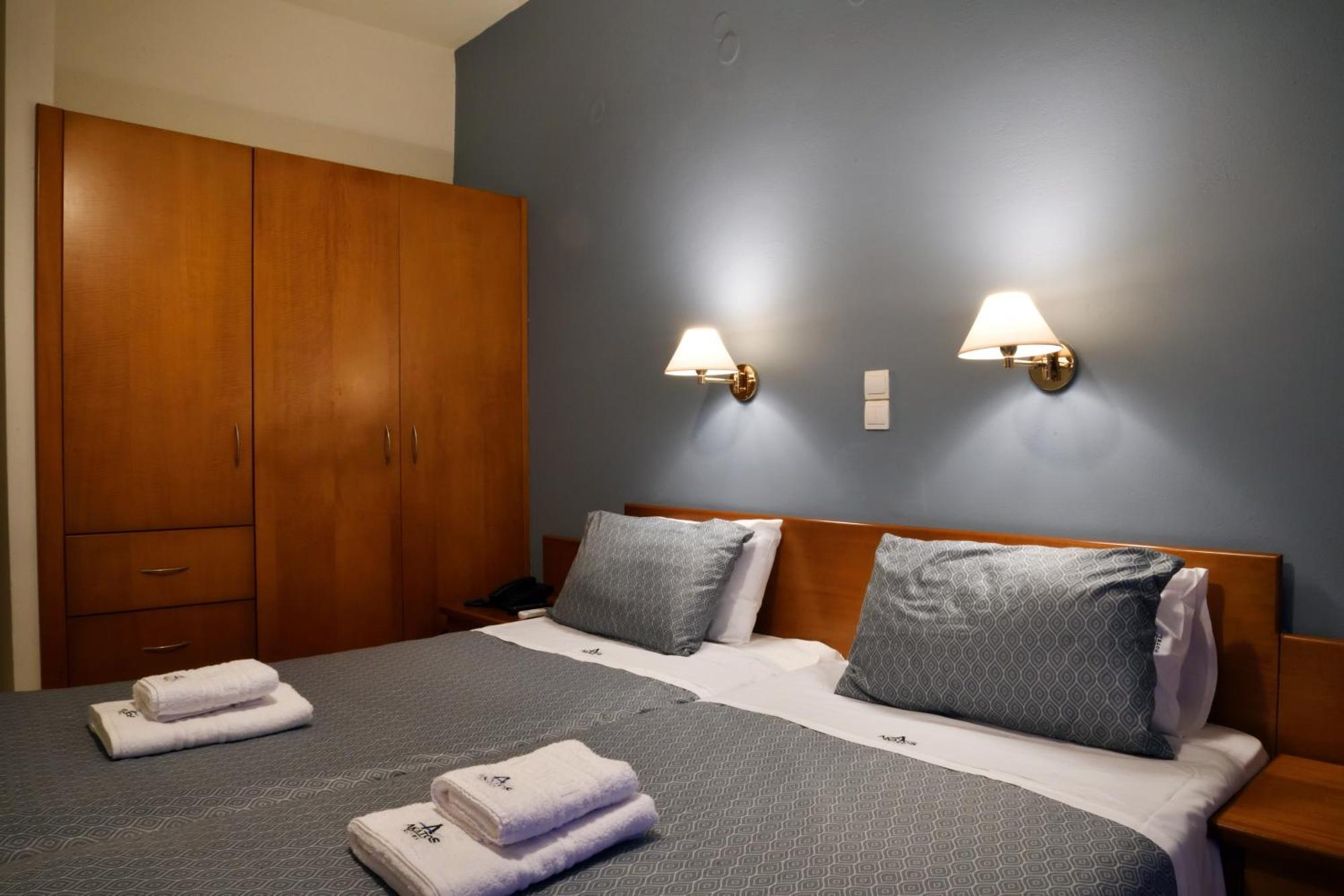 Akatos Hotel Agia Marina エクステリア 写真