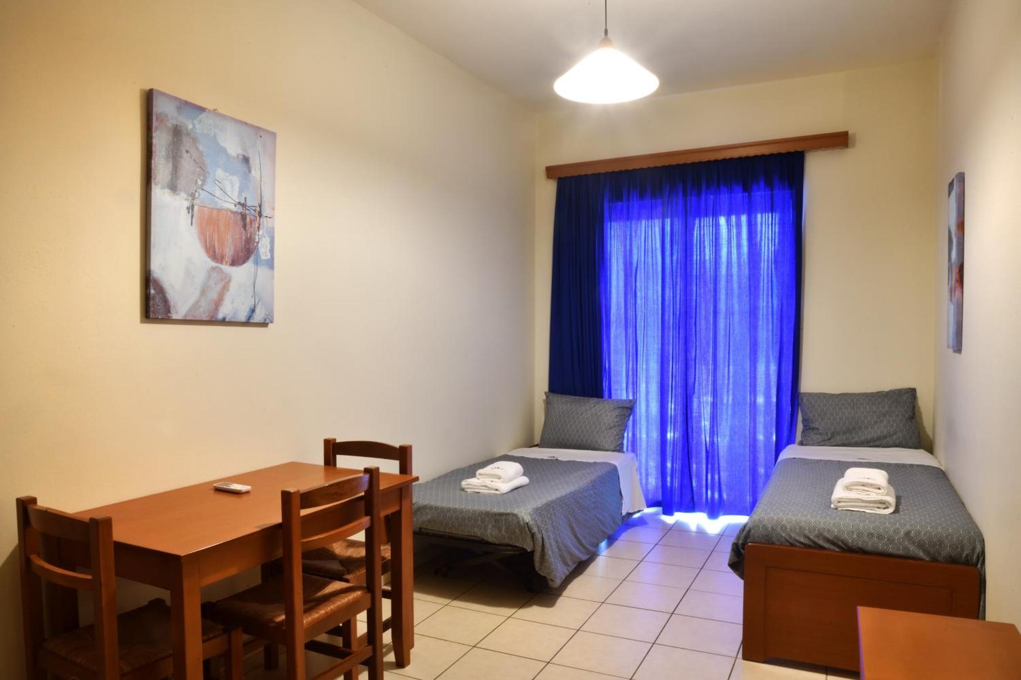Akatos Hotel Agia Marina エクステリア 写真