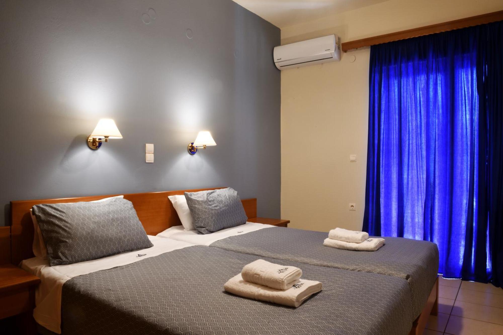 Akatos Hotel Agia Marina エクステリア 写真