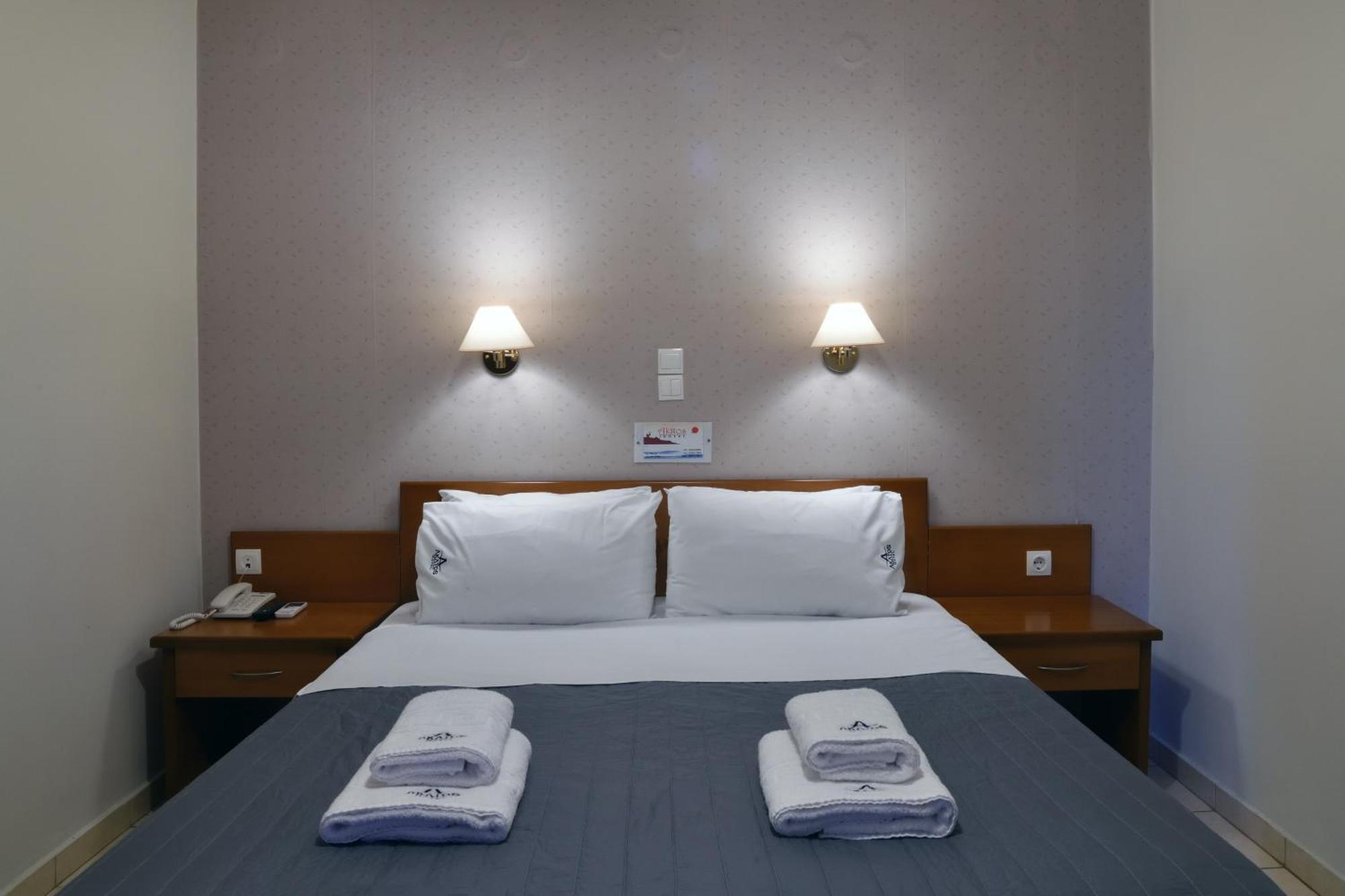 Akatos Hotel Agia Marina エクステリア 写真