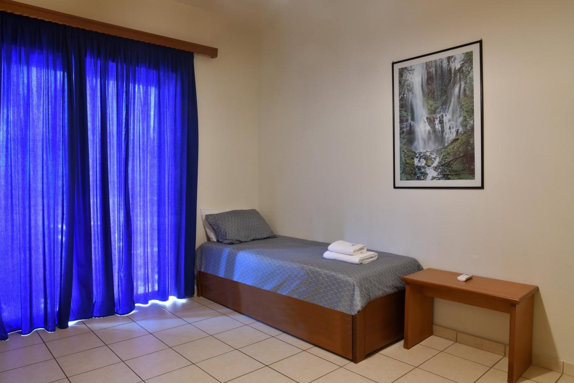 Akatos Hotel Agia Marina エクステリア 写真