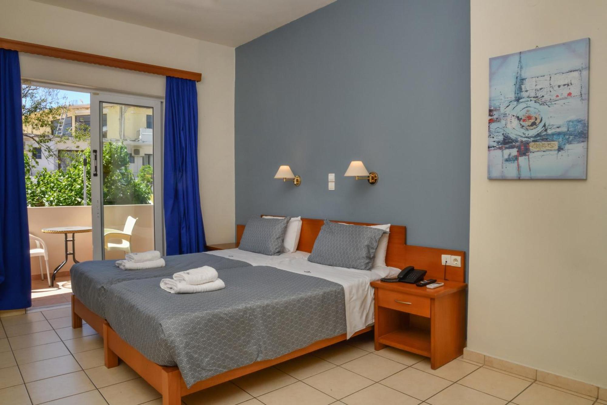 Akatos Hotel Agia Marina エクステリア 写真