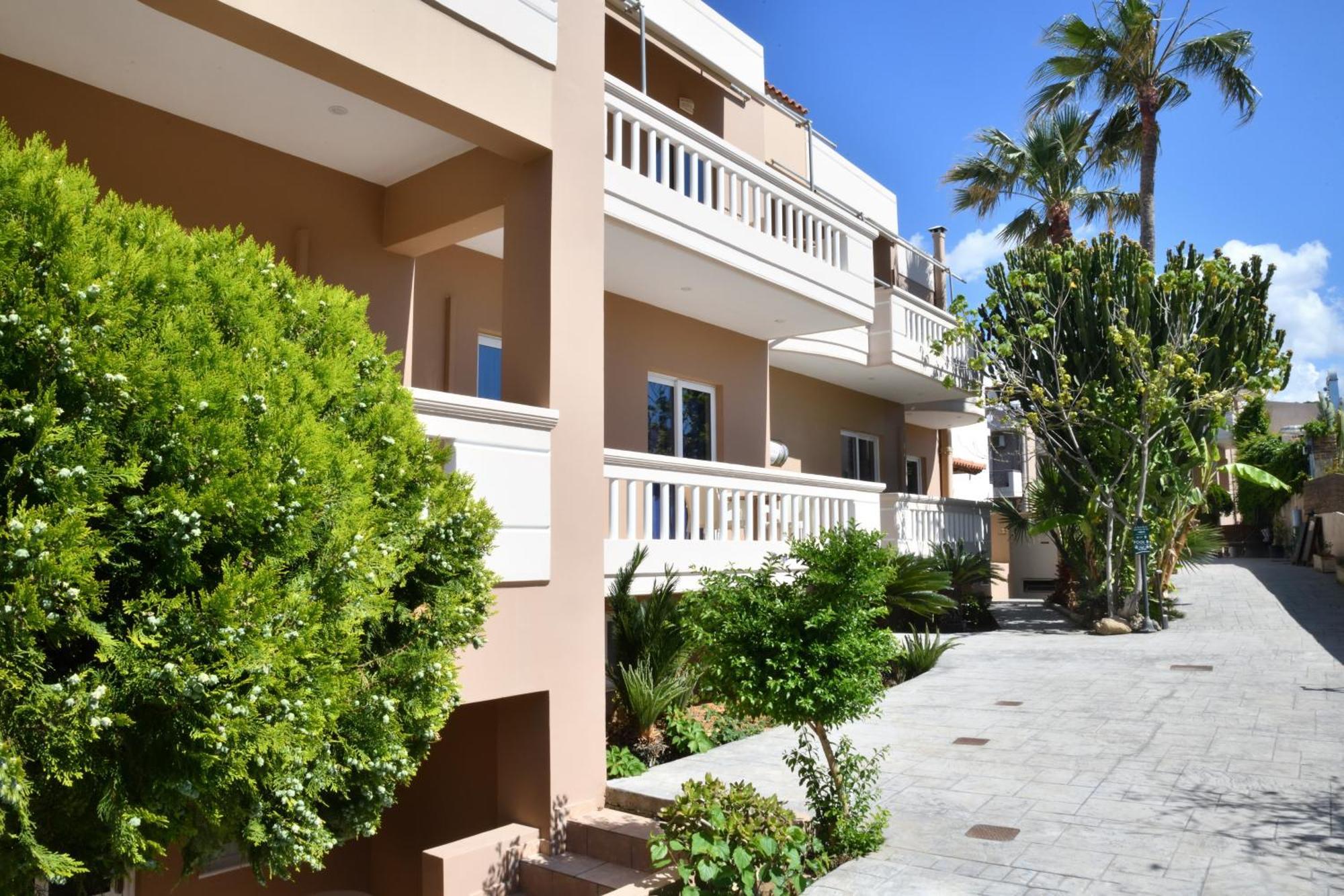 Akatos Hotel Agia Marina エクステリア 写真