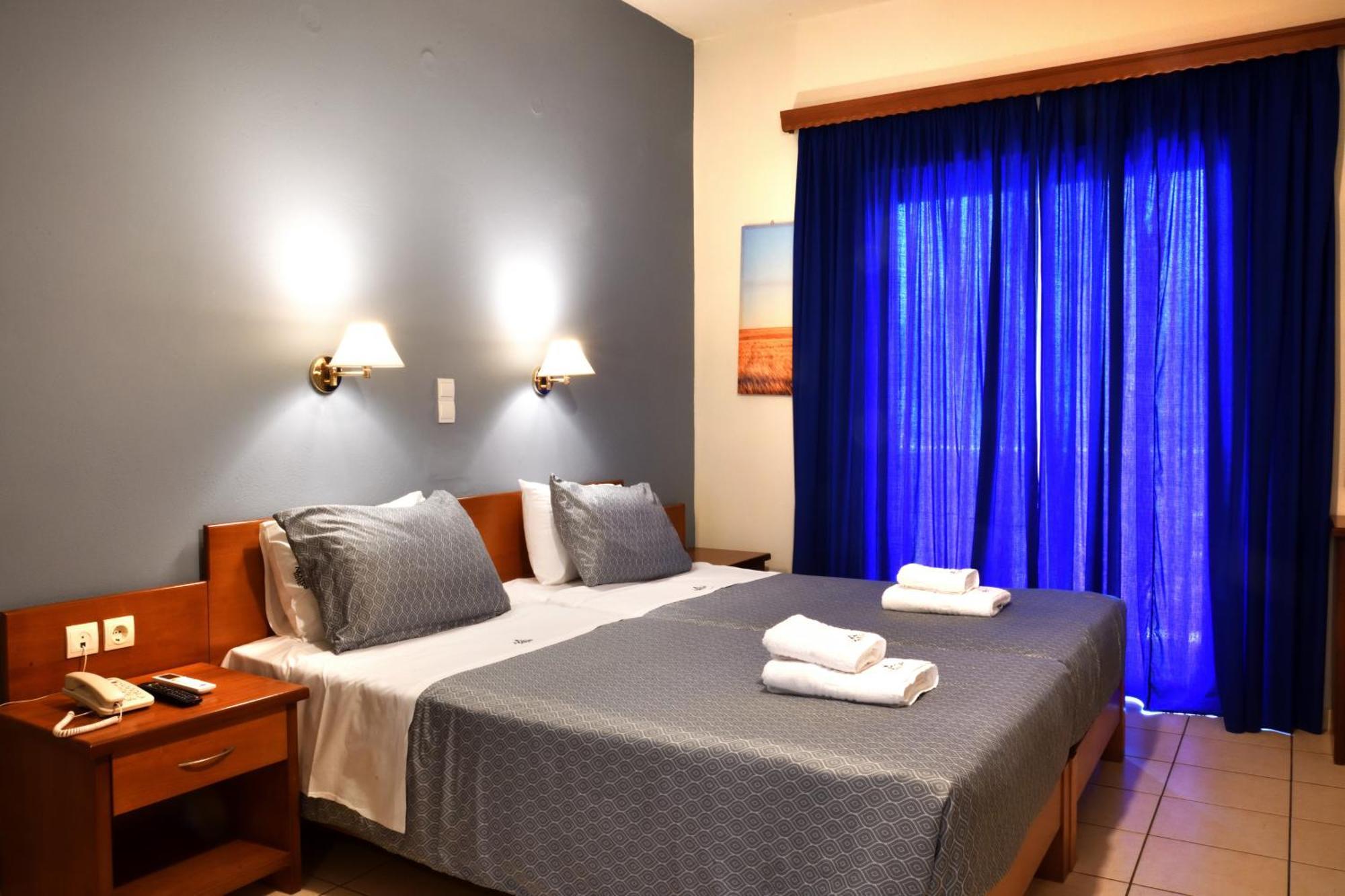 Akatos Hotel Agia Marina エクステリア 写真