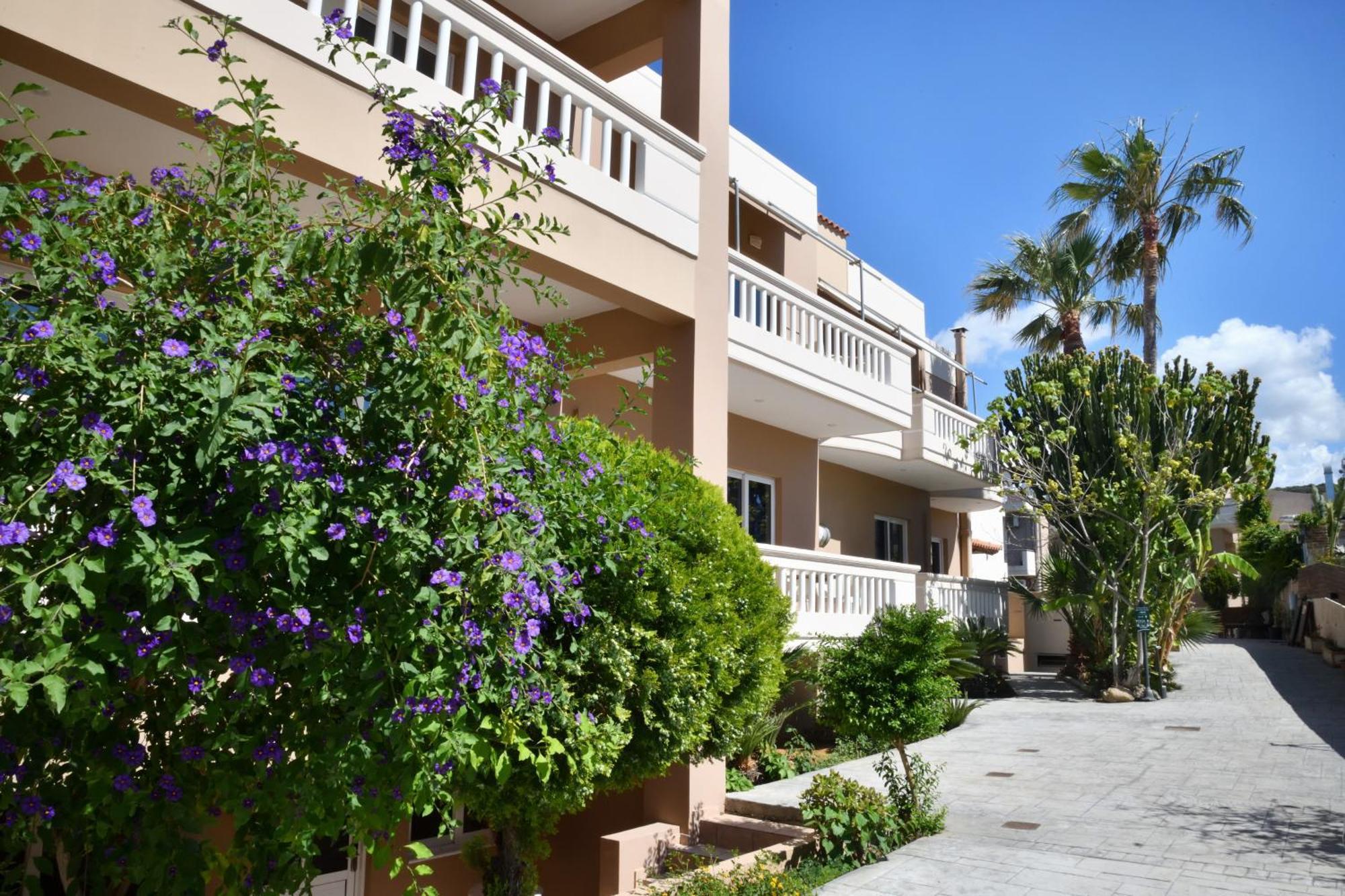 Akatos Hotel Agia Marina エクステリア 写真