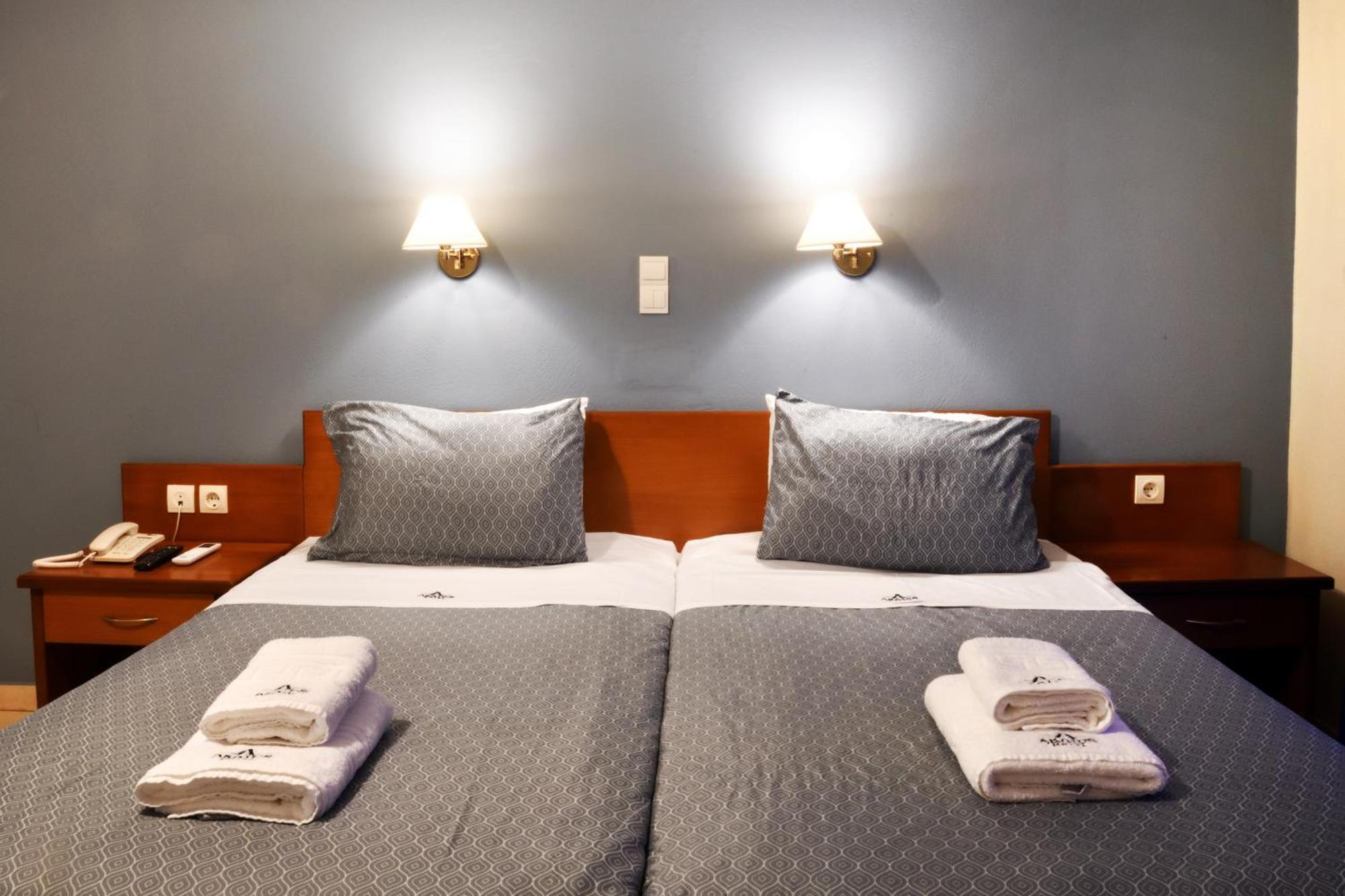 Akatos Hotel Agia Marina エクステリア 写真