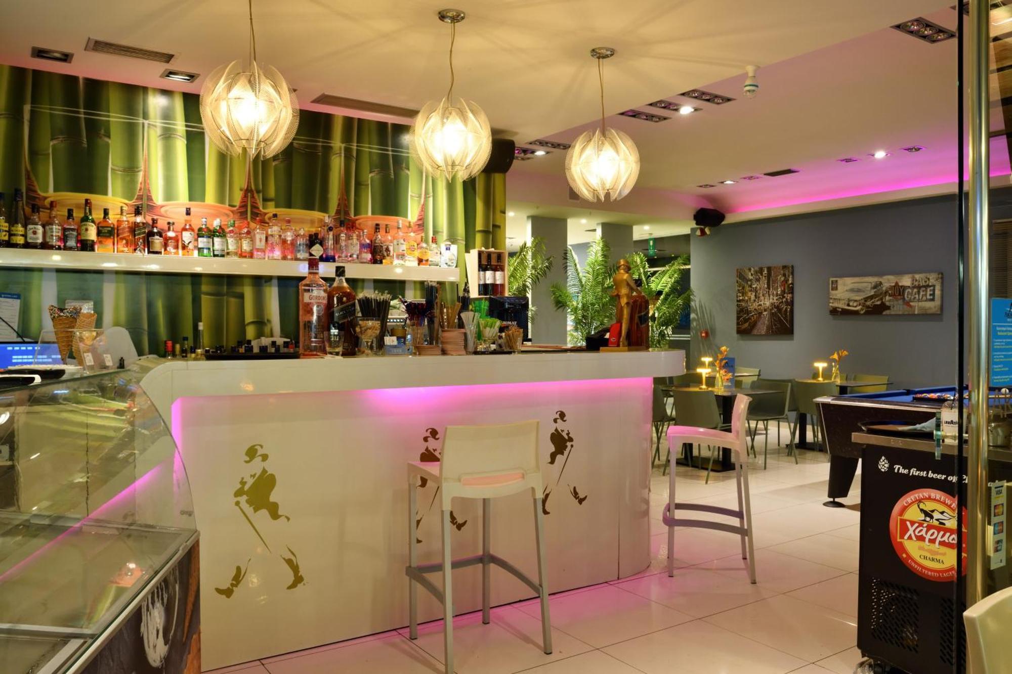 Akatos Hotel Agia Marina エクステリア 写真