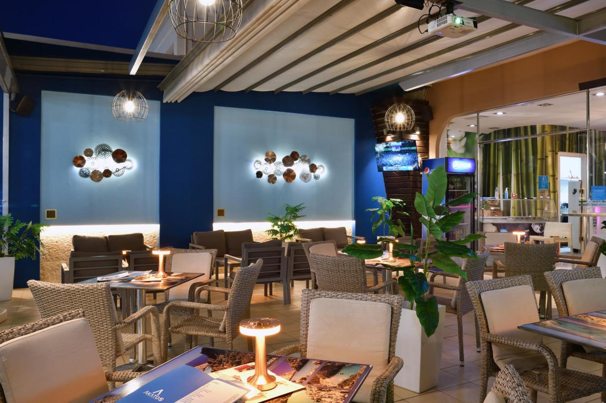 Akatos Hotel Agia Marina エクステリア 写真