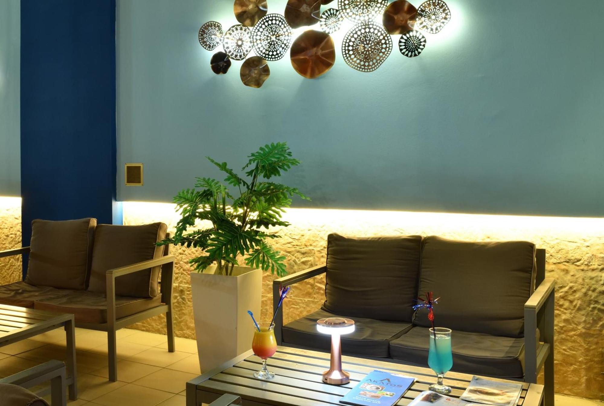 Akatos Hotel Agia Marina エクステリア 写真