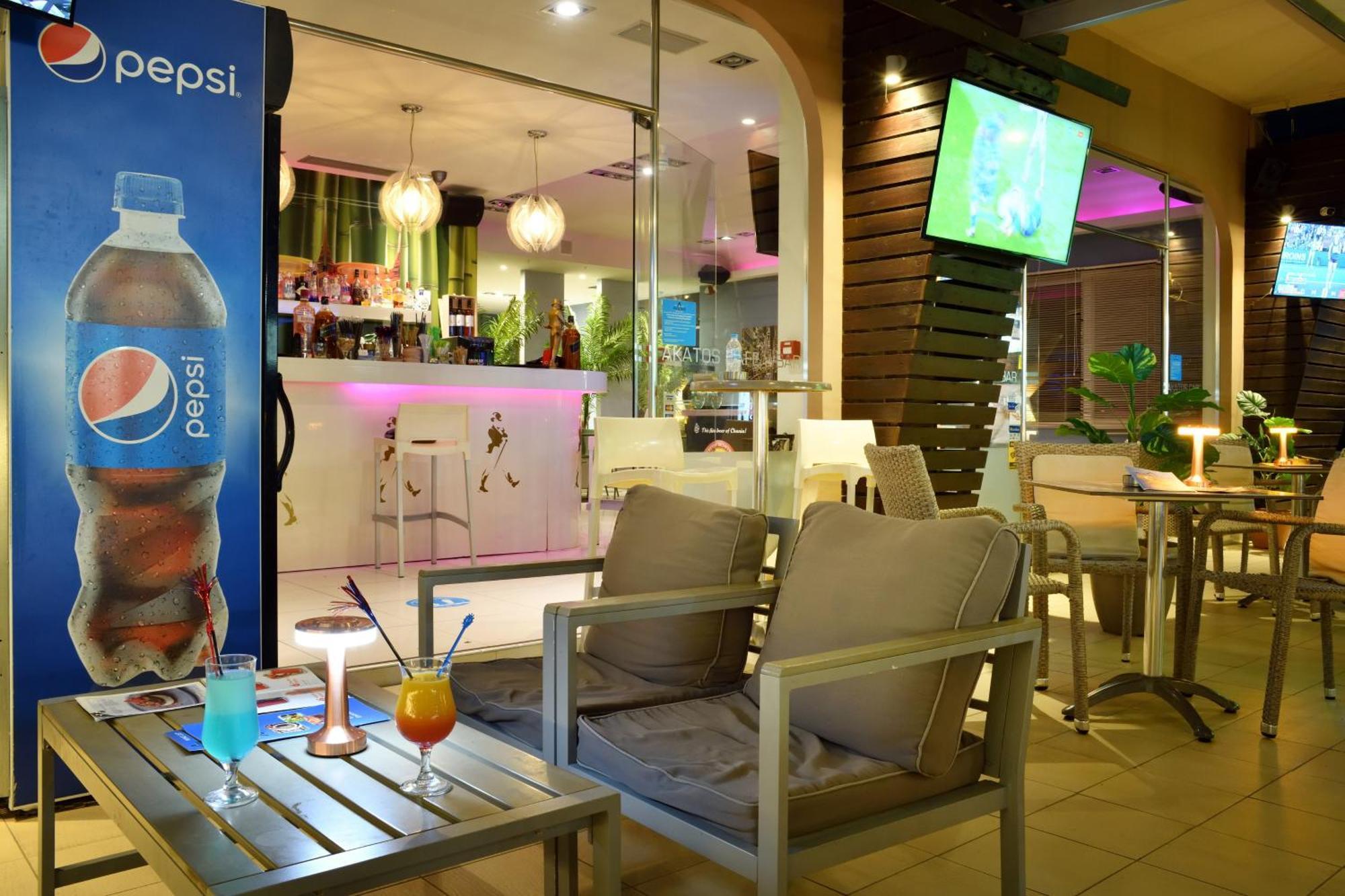 Akatos Hotel Agia Marina エクステリア 写真