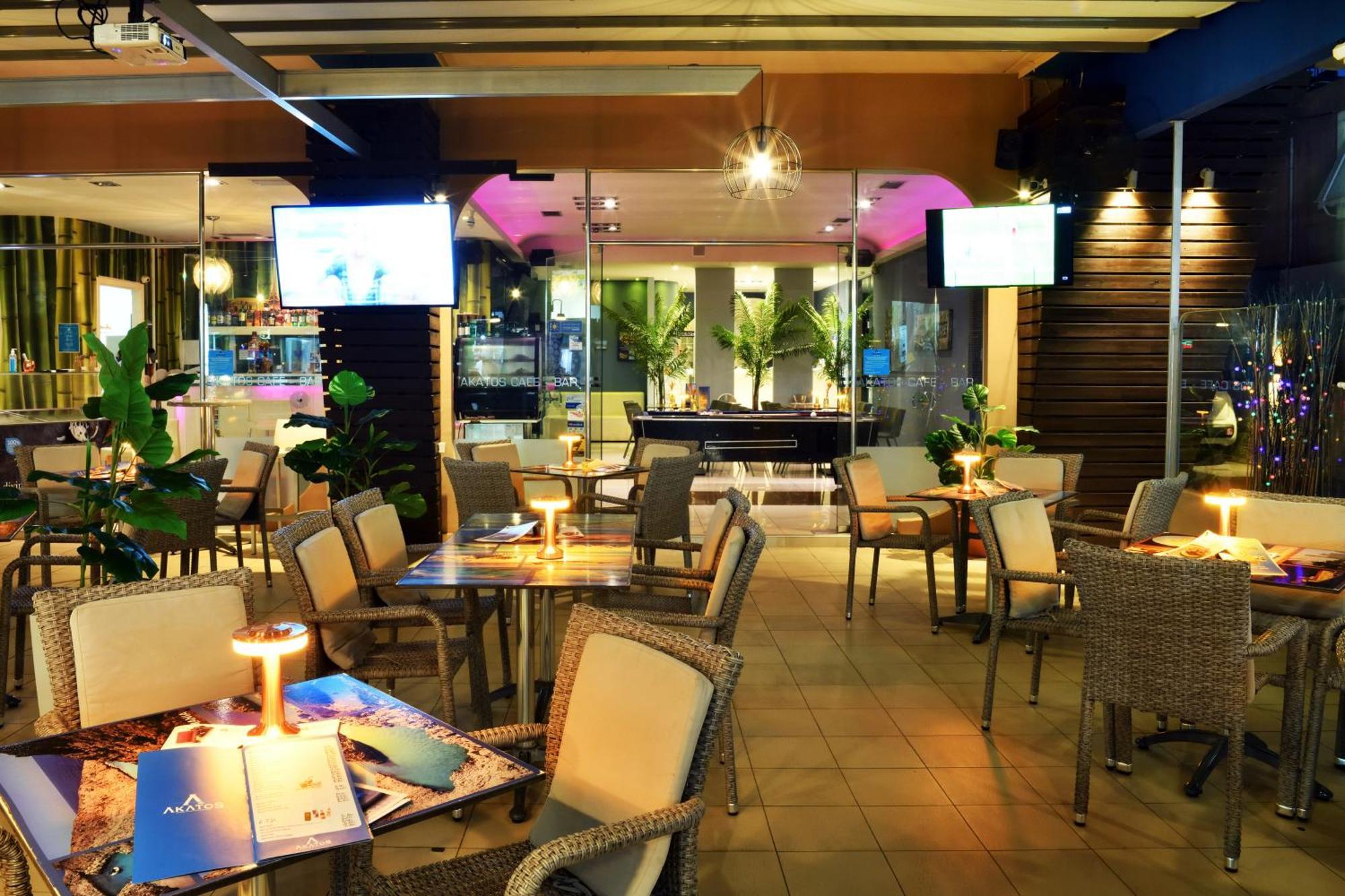 Akatos Hotel Agia Marina エクステリア 写真