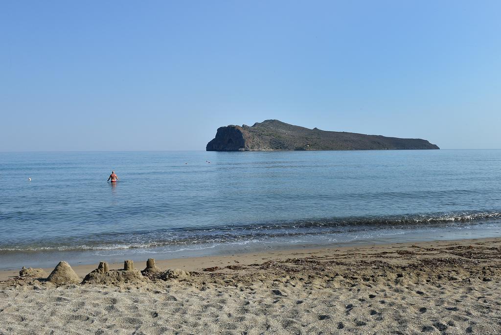 Akatos Hotel Agia Marina エクステリア 写真