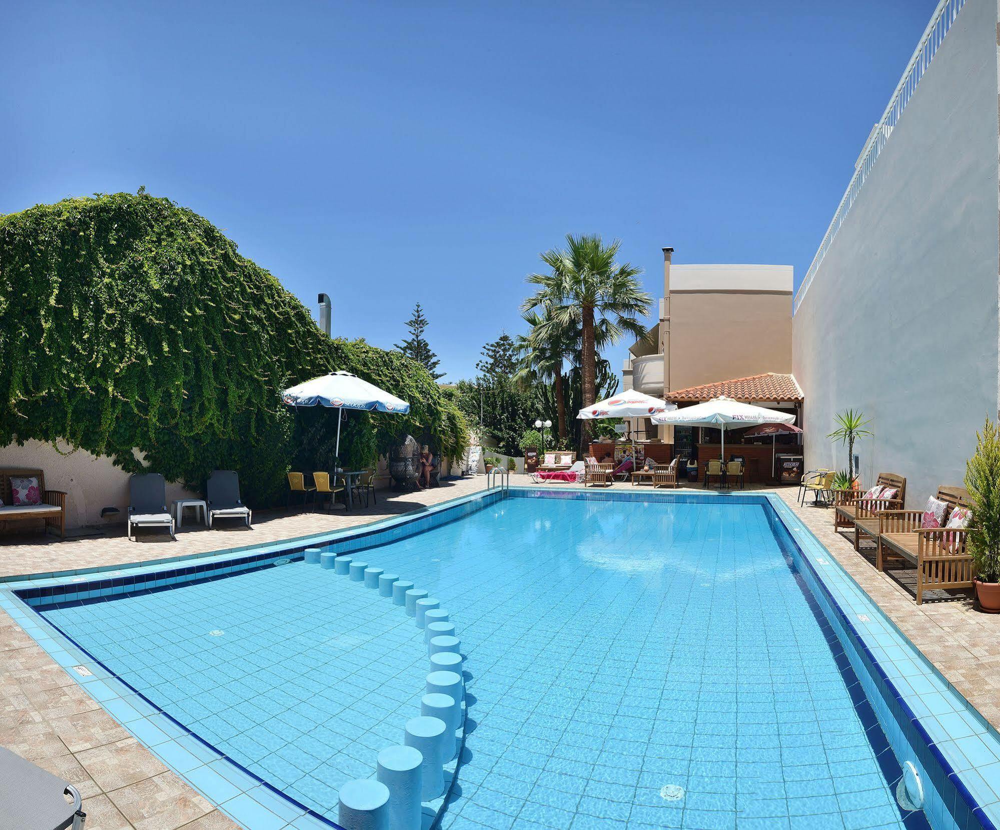 Akatos Hotel Agia Marina エクステリア 写真